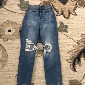 Hollister “mom” Jean ankle length 00R
